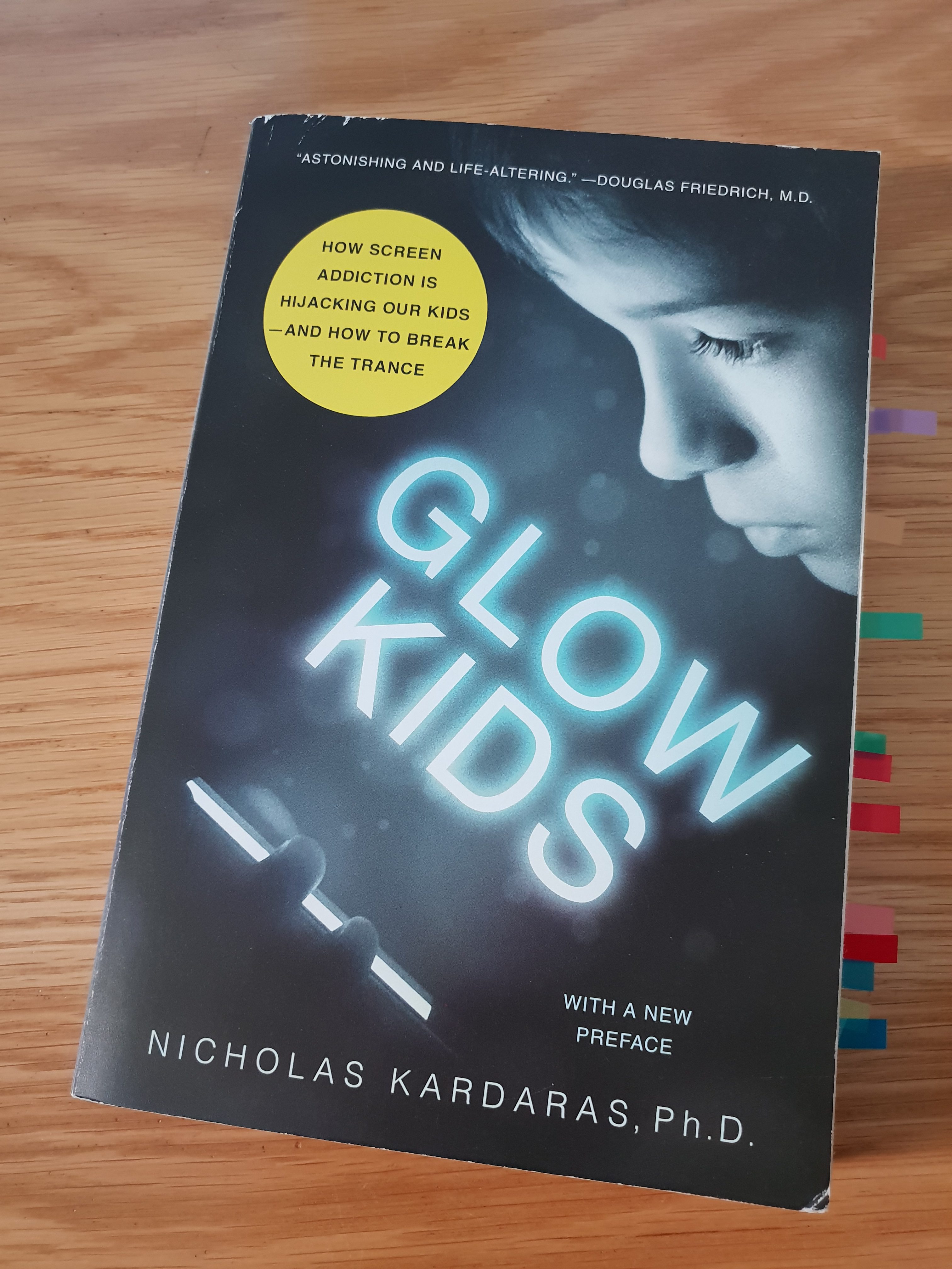 Glow Kids: How screen addiction is hijacking our kids… – Book Review